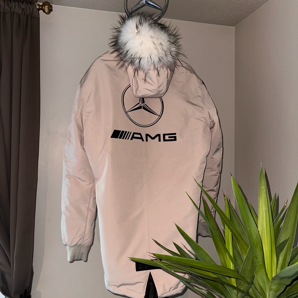 BVRT 1F Super XXXl Tan winter coat F1 AMG fits like an XL-XXL